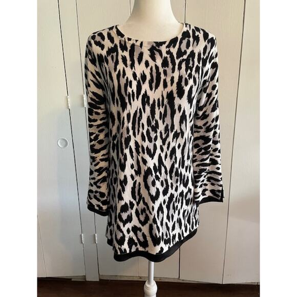 Chico's Size 1‎ (medium) Leopard Print Tunic Sweater Black & White - Picture 1 of 6